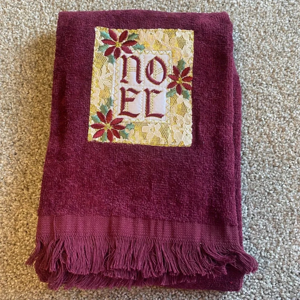 Vintage‎ Christmas Hand Towels Set of 2 Noel Holiday Greeting Embroidered Cotton